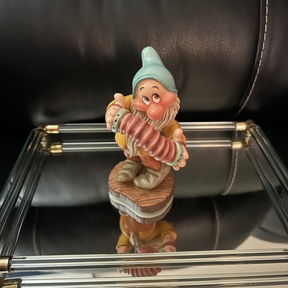 Disney Vintage Snow White Figurine Bashful Walt Disney Classics Collection - Picture 2 of 6